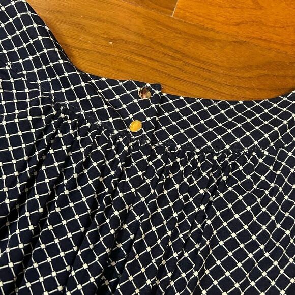 Ann Taylor XS navy and white print top‎ - Picture 4 of 9